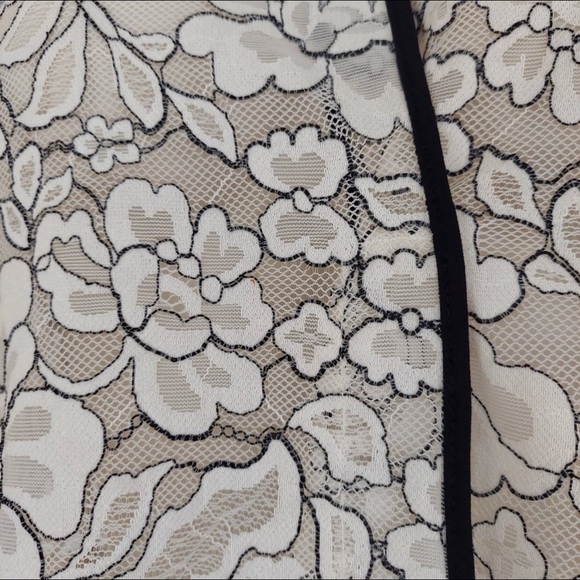 Aritzia Babaton  |  Hopkins blouse - Picture 6 of 9